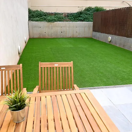 Homenfun Barcelona Can Serra * لوسبيتاليت دي يوبريغات